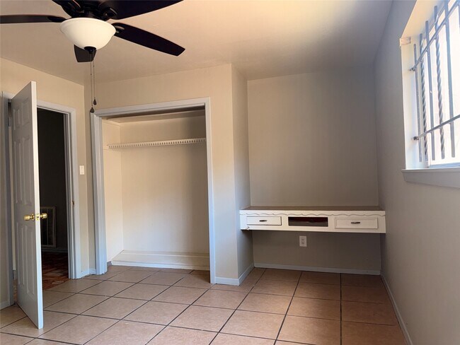 Building Photo - 6841 Flamingo Dr