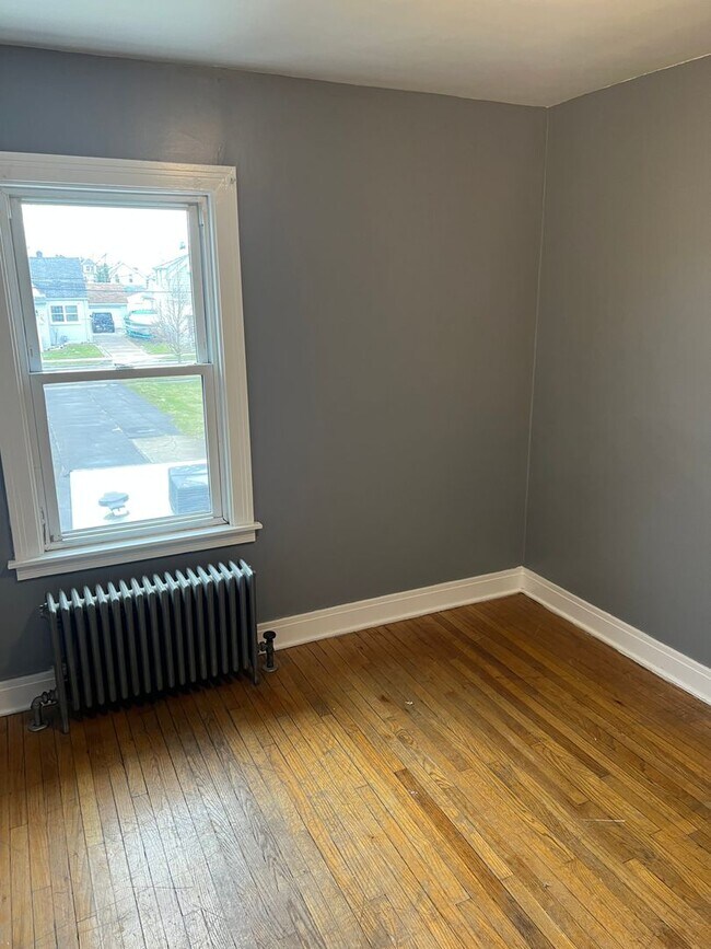 Building Photo - Lovely 2 Bedroom Apartment in Old Town