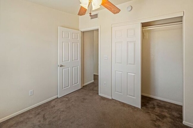 Building Photo - Spacious 3 Bed, 2 Bath Home Near UofA - Pe...