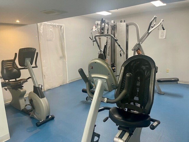 Building Photo - 1731 Beacon St