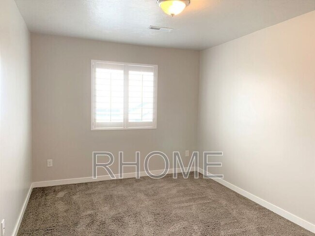 Building Photo - 14257 South Side Hill Ln