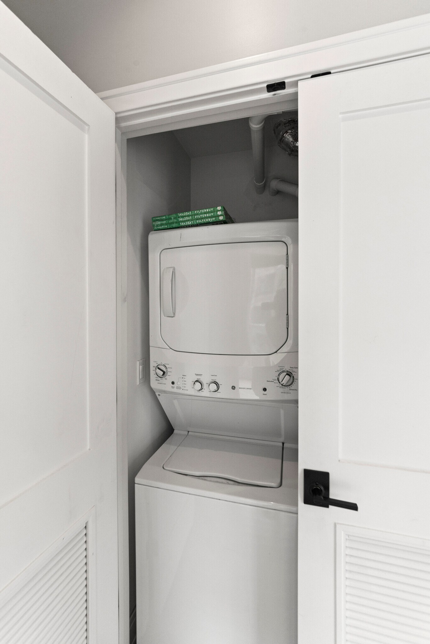 Building Photo - 1051 W Cornelia Ave