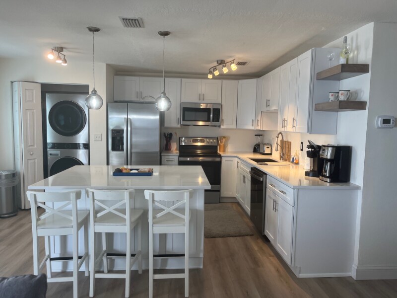 Building Photo - 5200 Coquina Key Dr SE