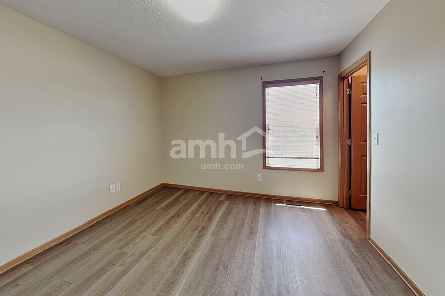 Building Photo - 485 Sycamore Creek St