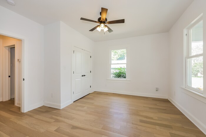 Building Photo - 302 W Dabney St