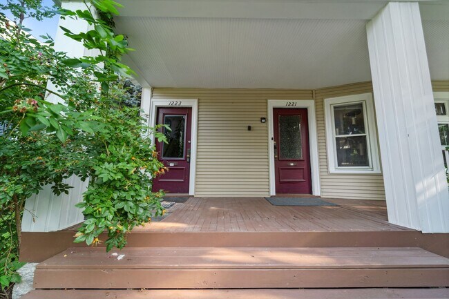 Building Photo - 1223 Dayton Ave