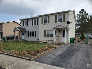 Building Photo - 3bd 1.5ba pet friendly, central A/C, fence...