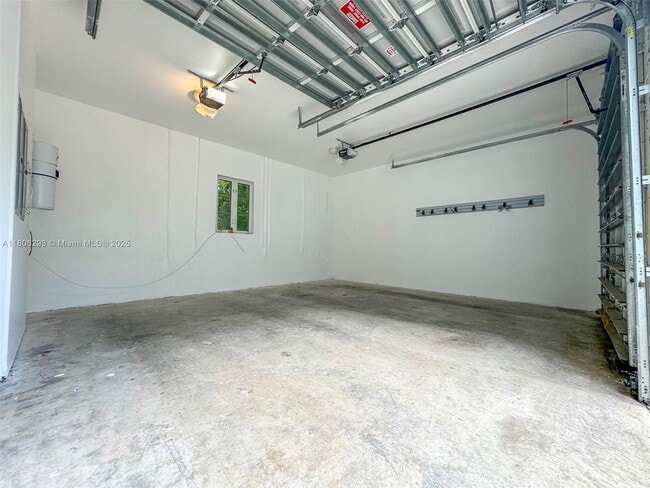 Building Photo - 10170 SW 75th Pl