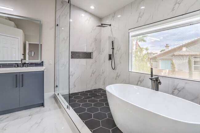 Building Photo - Luxury 5-Bedroom Home in Guard-Gated Community with 3-Car Garage