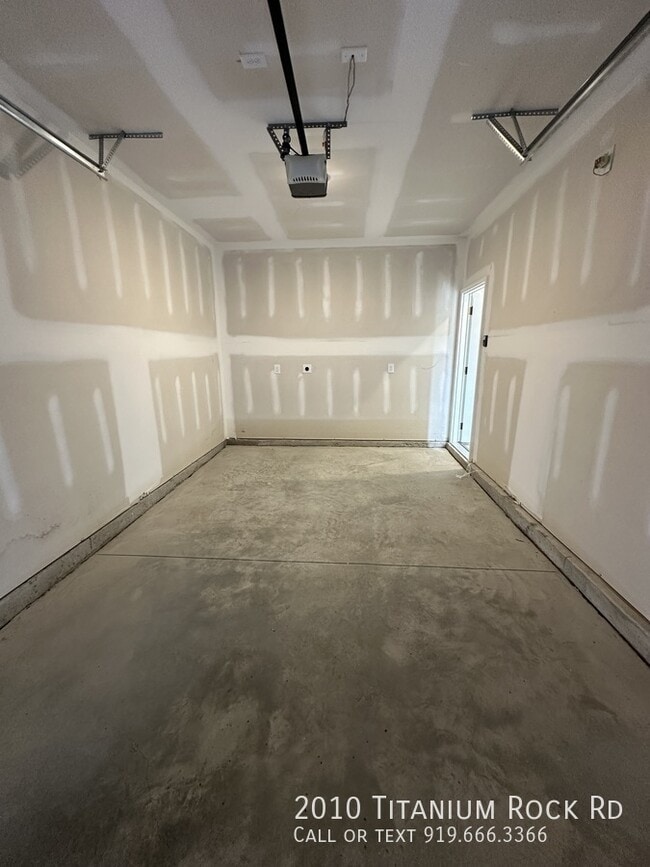 Building Photo - 2010 Titanium Rock Rd