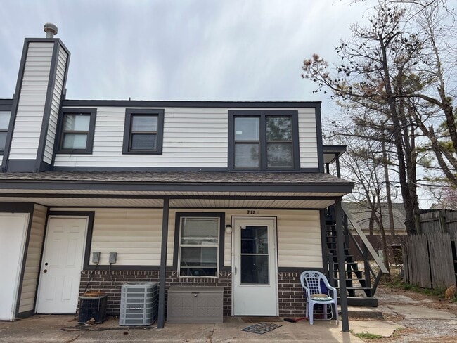 Building Photo - Welcome Home!!