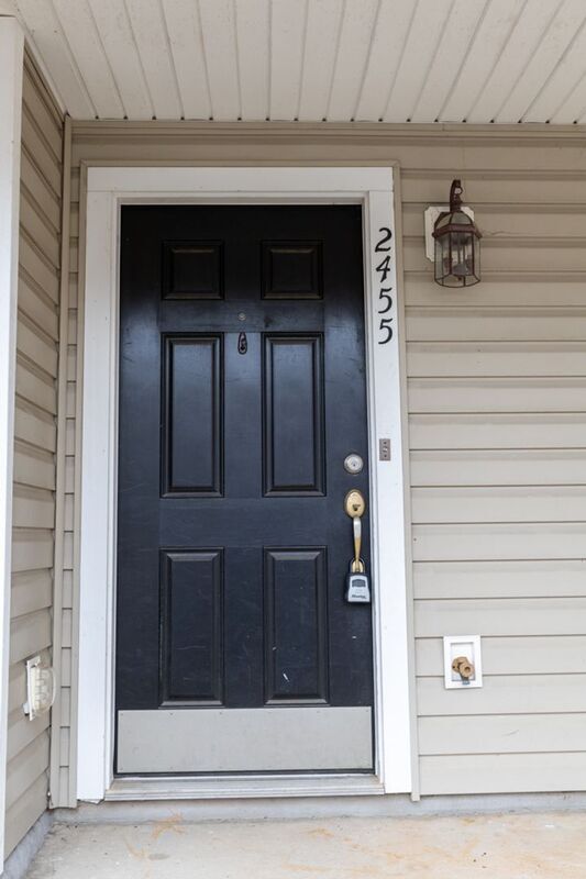 Building Photo - 2455 N Berkshire Rd