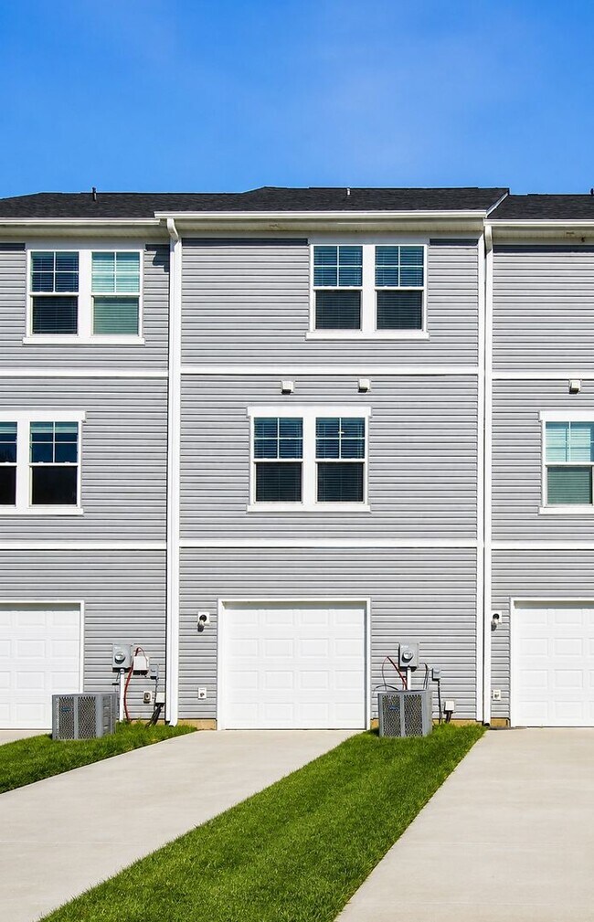 Building Photo - 3-Bedroom, 3.5 Bath Townhome for Rent in Mooresville, NC | Attached Garage & Modern Kitchen