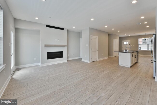 Building Photo - 328 Walnut St