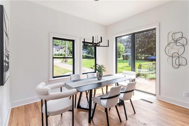 Building Photo - 1554 Columbia Cir