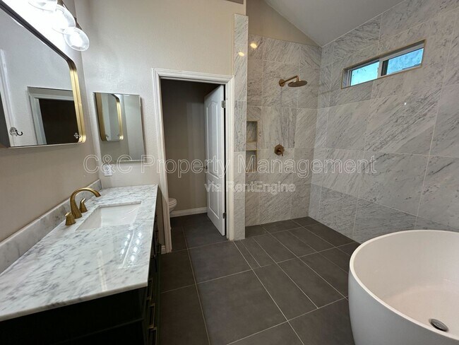 Building Photo - 2315 Fairmont Ave