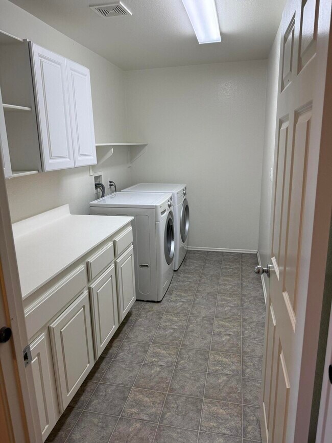 Building Photo - 43426 Lago Brezza Dr