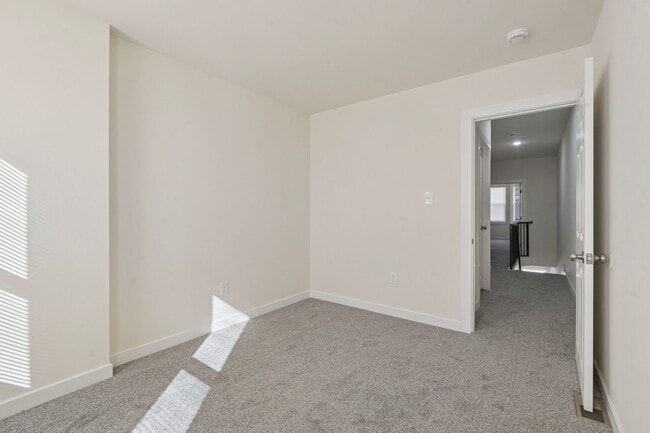 Building Photo - 1828 E Pacific St