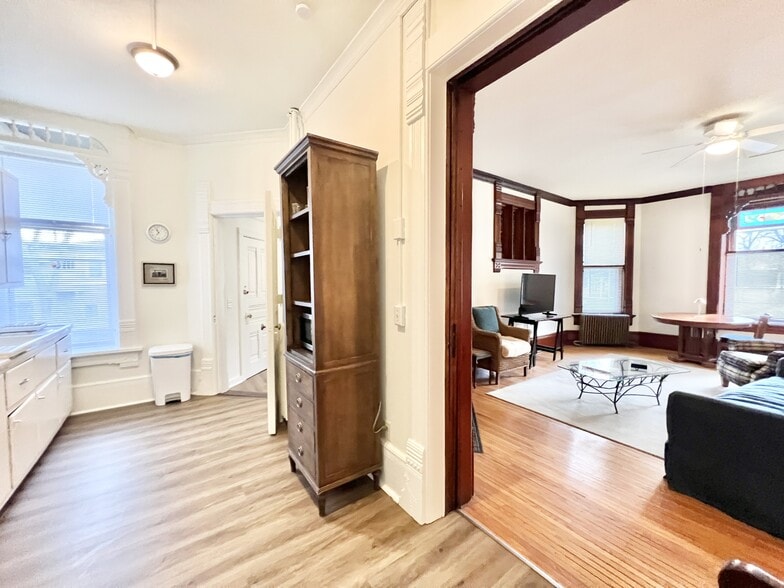 Building Photo - 420 N Jackson St