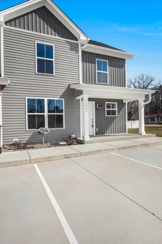 Building Photo - 100 Billy Robb St