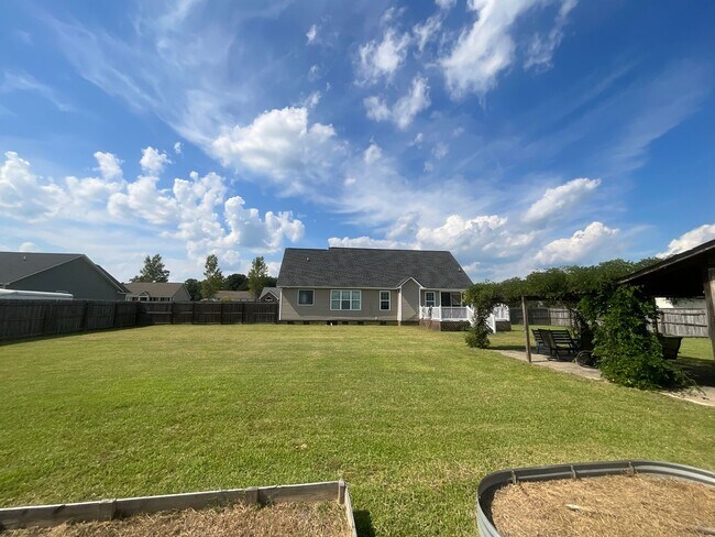 Building Photo - 223 Victory Dr