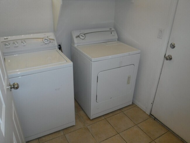 Building Photo - 2 BED, 2 BATH HOME WITH CASITA (3rd bedroom is the casita)