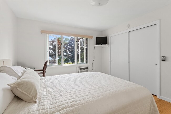 Building Photo - 137 Honness Ln