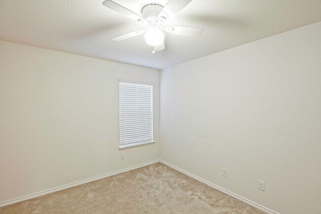 Building Photo - 1111 Emerald Gate Dr