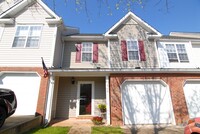 Building Photo - Maintenance free 2 bedroom suite townhouse...