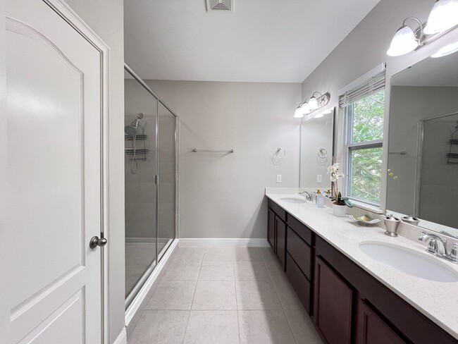 Building Photo - Perfect Home waiting for you! FULLY FURNIS...