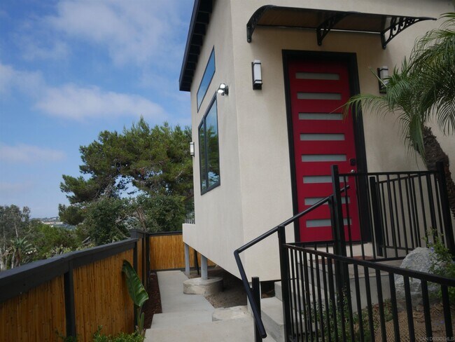 Building Photo - 1637 Kearsarge Rd