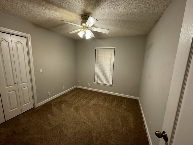 Building Photo - House for Rent