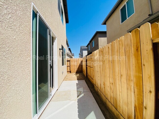 Building Photo - 6407 E Riesling Dr