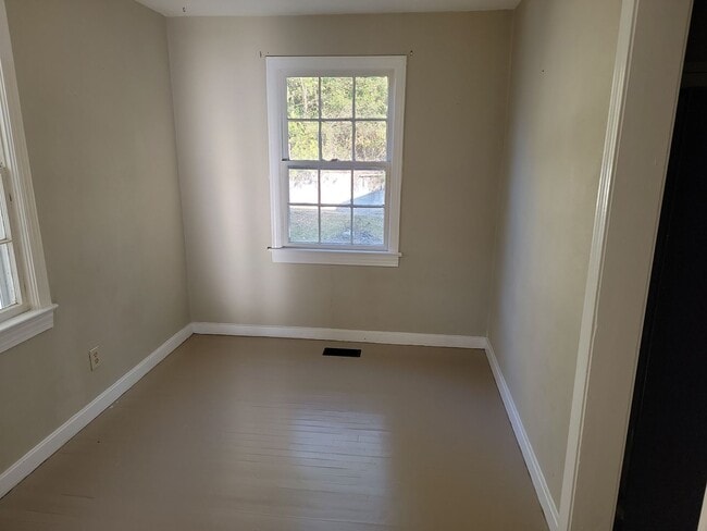 Building Photo - 4423 Bryan Ave