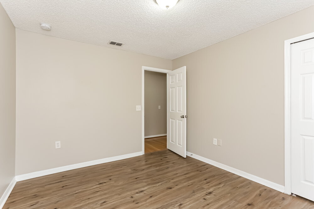 Building Photo - 58 Reeding Ridge Dr W