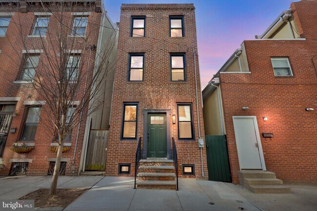 Building Photo - 604 S Delhi St