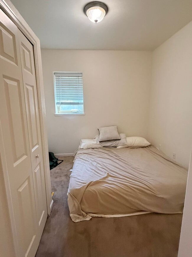 Building Photo - Awesome 2Bed 2Bath Condo Small Dog Considered!!!