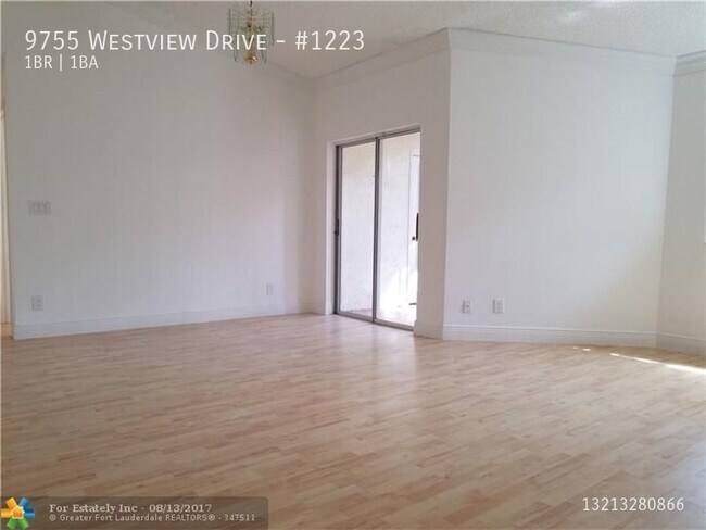 Building Photo - 9755 Westview Dr