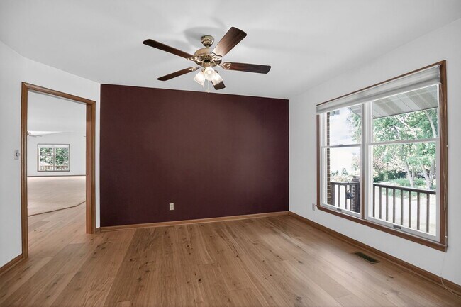 Building Photo - 3523 Hilltop Dr