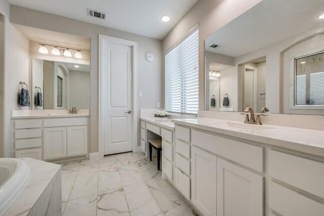 Building Photo - 3970 Sweet Clover Dr