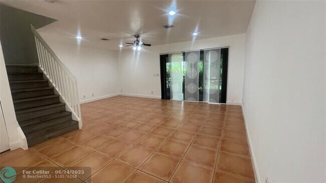 Building Photo - 1432 SW 47th Ave