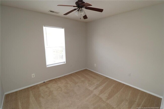 Building Photo - 5 Bellmore Ct