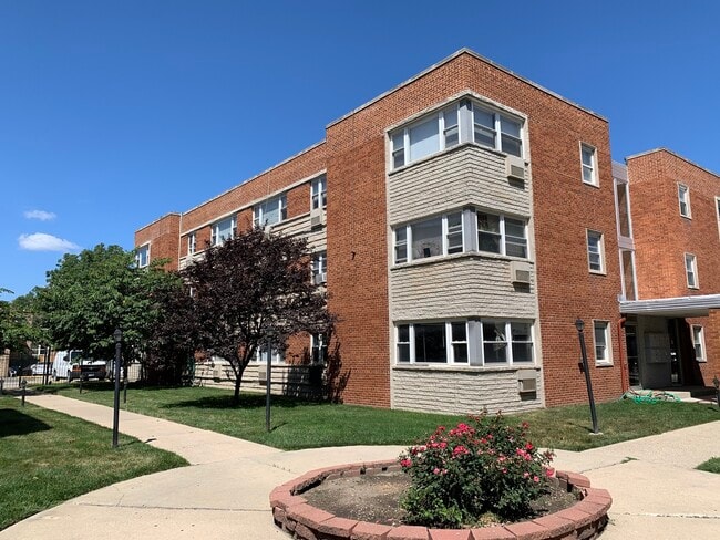 Primary Photo - 2411 W Balmoral Ave