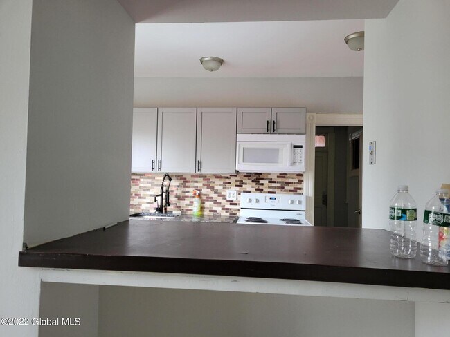 Building Photo - 72 Grand St