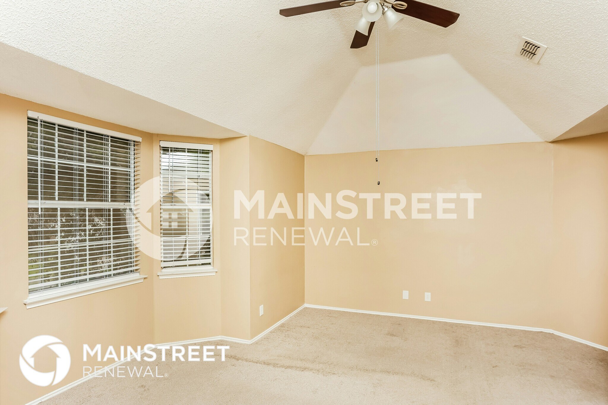 Building Photo - 2425 Bennington Dr