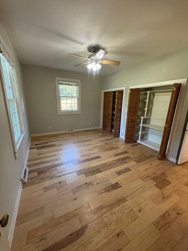 Building Photo - 207 Edgemont Ave