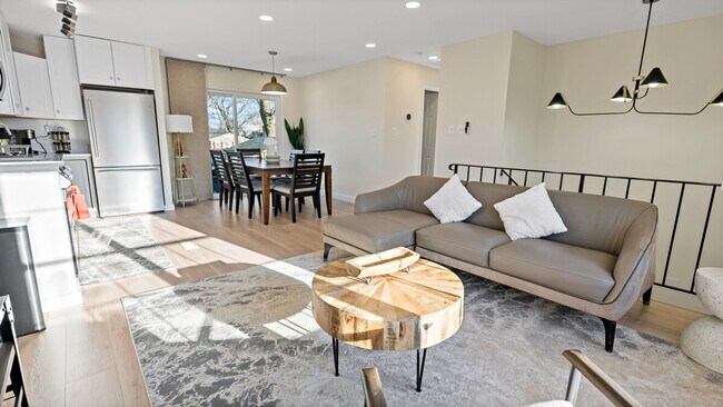 Building Photo - 228 Maryland Park Dr