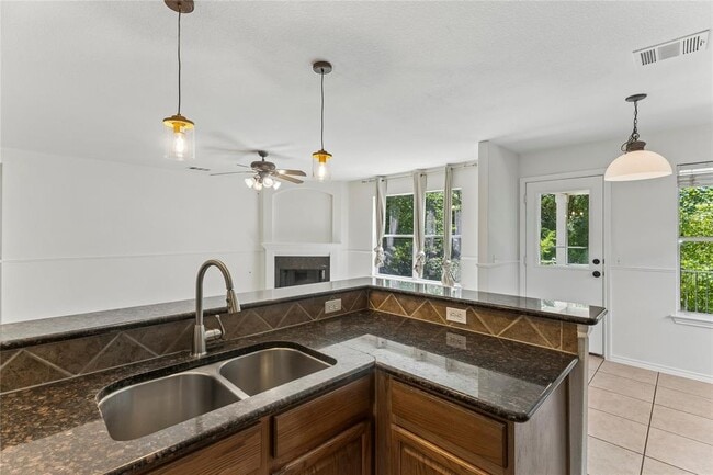 Building Photo - 2372 Paradise Ridge Dr