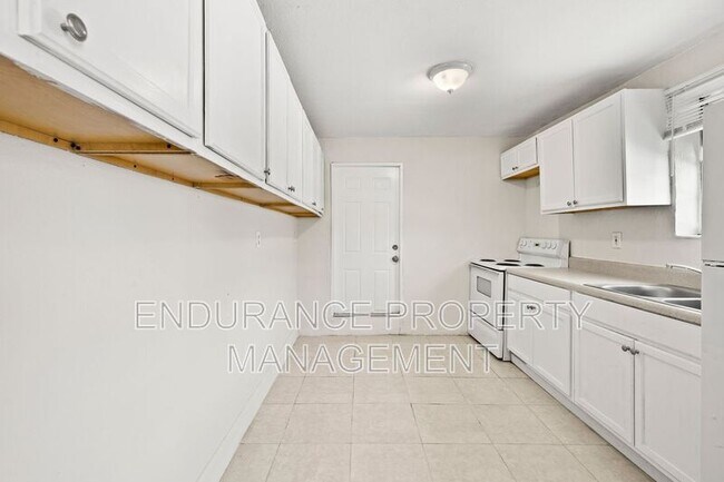 Building Photo - 1125 W 28th St
