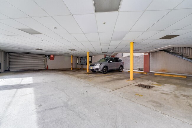 Building Photo - 416 63rd St